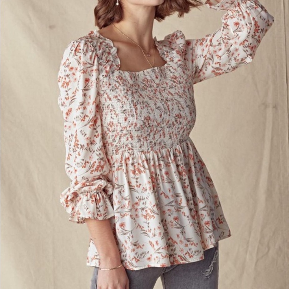 NWOT Doe and Rae Floral Smocked Tie Back Feminine Blouse